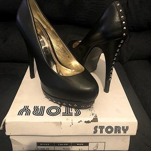 Black heels with spikes sz 6.5